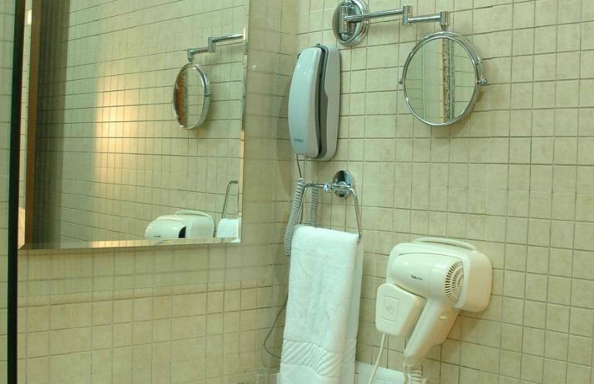 Fabhotel Shubhangan - Nr Bandra Мумбай Екстериор снимка