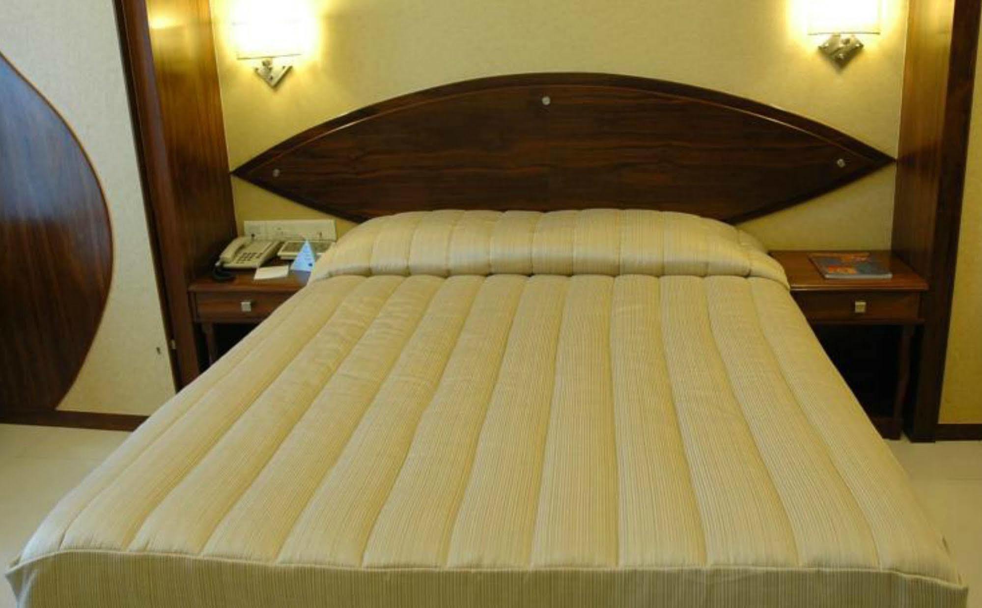 Fabhotel Shubhangan - Nr Bandra Мумбай Екстериор снимка