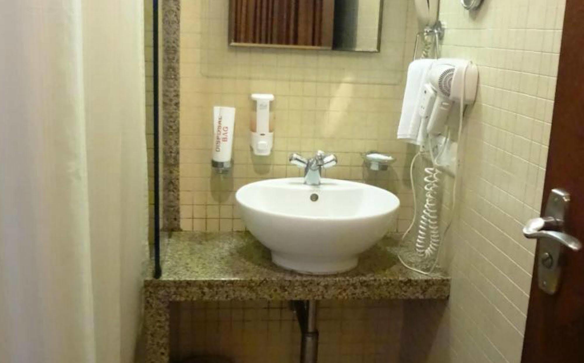 Fabhotel Shubhangan - Nr Bandra Мумбай Екстериор снимка
