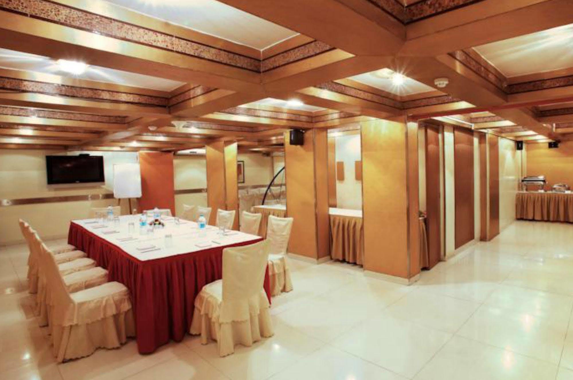 Fabhotel Shubhangan - Nr Bandra Мумбай Екстериор снимка